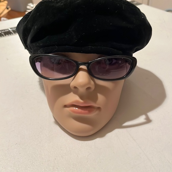 DK DONNA KAREN vintage black velvet hat  one size BERET / TAM - Picture 1 of 8